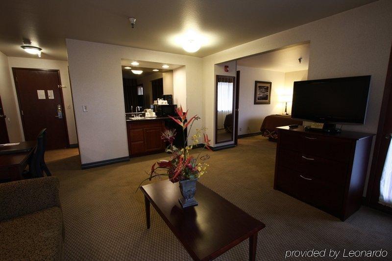 Ramada By Wyndham Southcenter Tukwila
