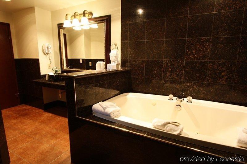 Ramada By Wyndham Southcenter Hotel