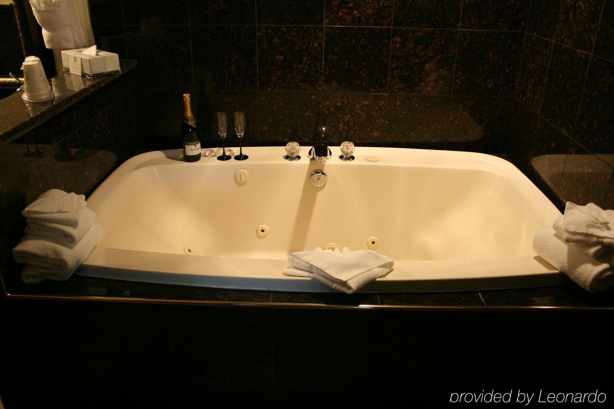 Ramada By Wyndham Southcenter 3*