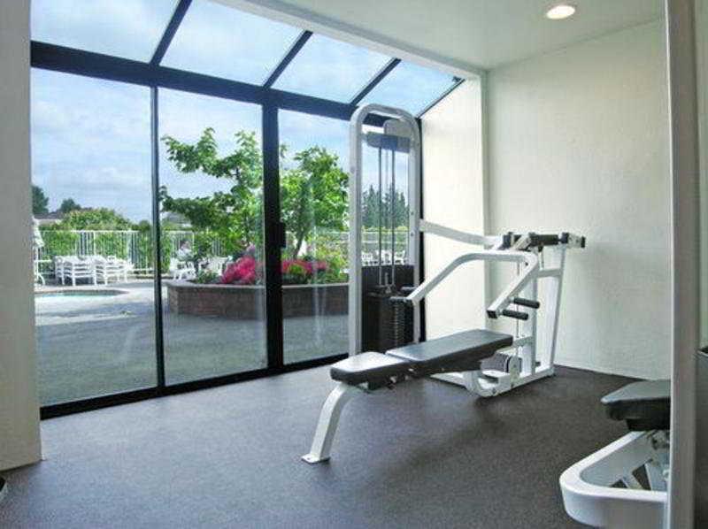 Ramada By Wyndham Southcenter Hotel