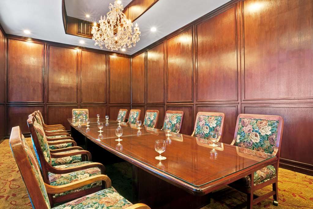 Ramada By Wyndham Southcenter