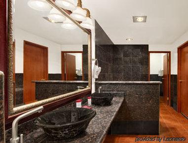 Hotel Ramada By Wyndham Southcenter