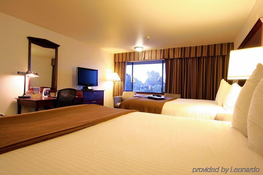 Ramada By Wyndham Southcenter Hotel