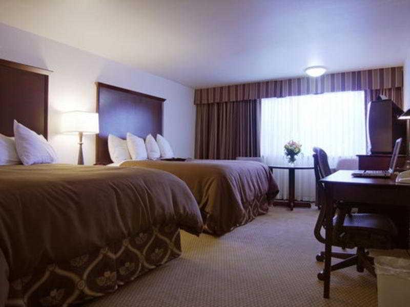 Hotel Ramada By Wyndham Southcenter 3*