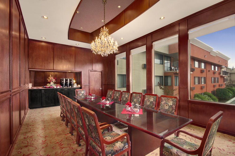 Hotel Ramada By Wyndham Southcenter Tukwila