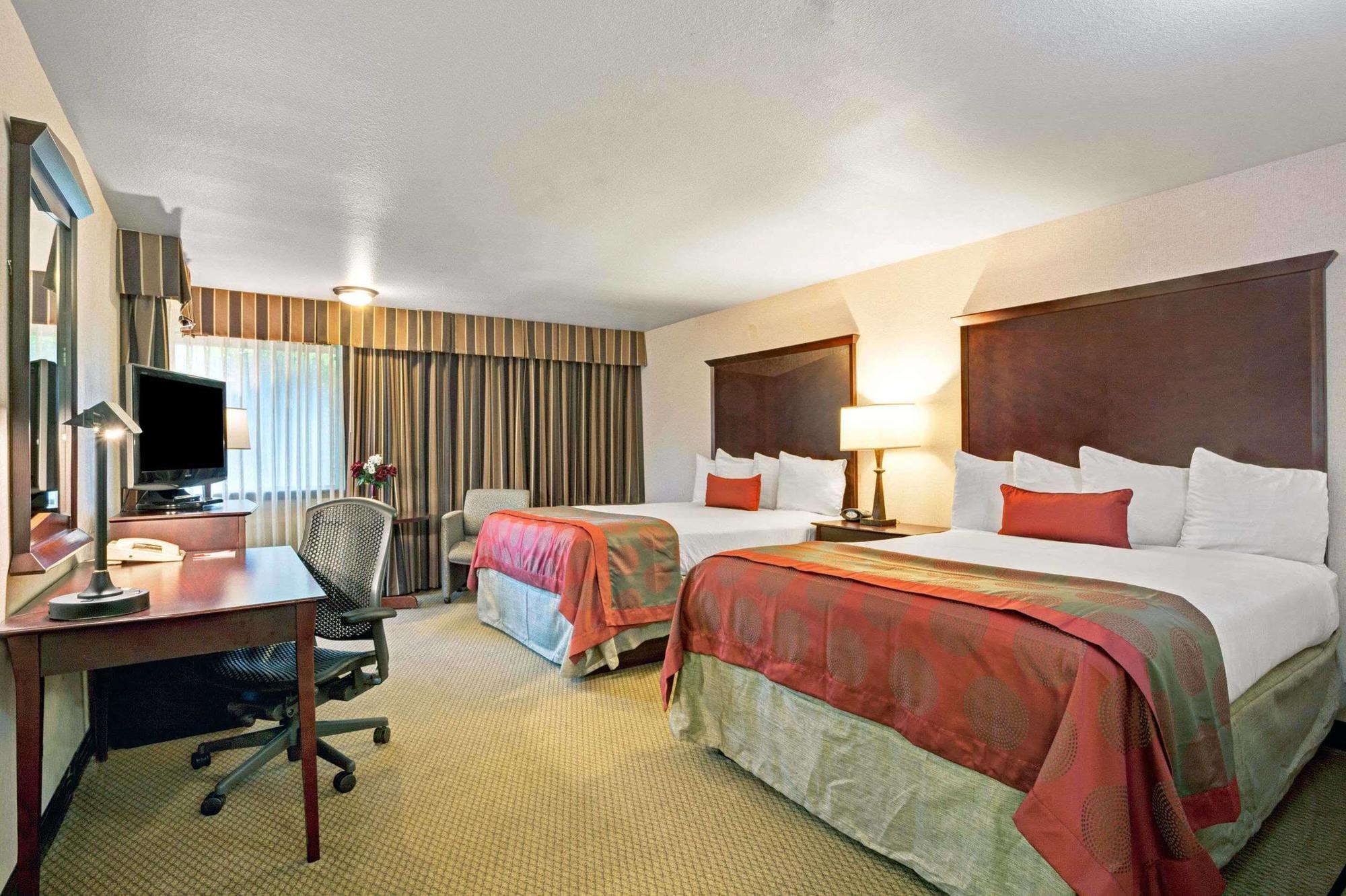 Hotel Ramada By Wyndham Southcenter 3*