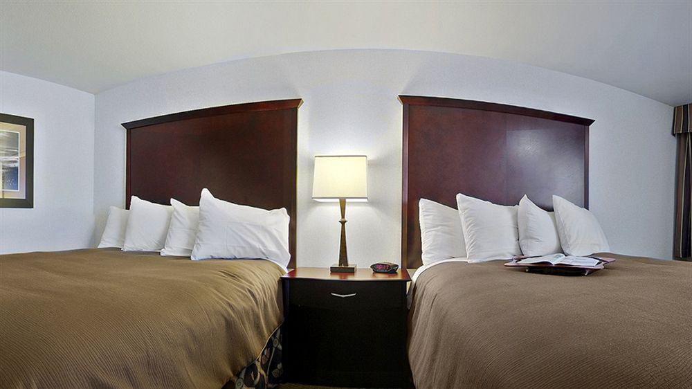 Ramada By Wyndham Southcenter Hotel
